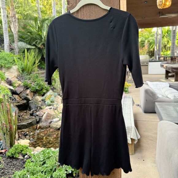 FRENCH CONNECTION women’s Beau Romper black scalloped edges - like new - Picture 5 of 9